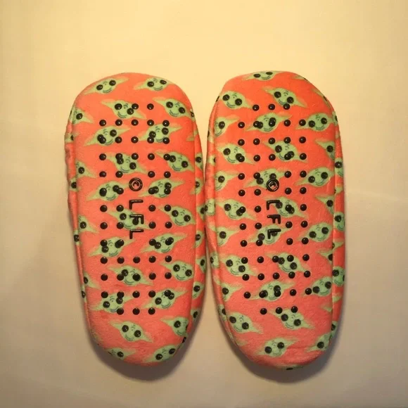 Grogu Baby Yoda Fuzzy House Slippers Disney Mandolorian The Child NWOT - Picture 3 of 5